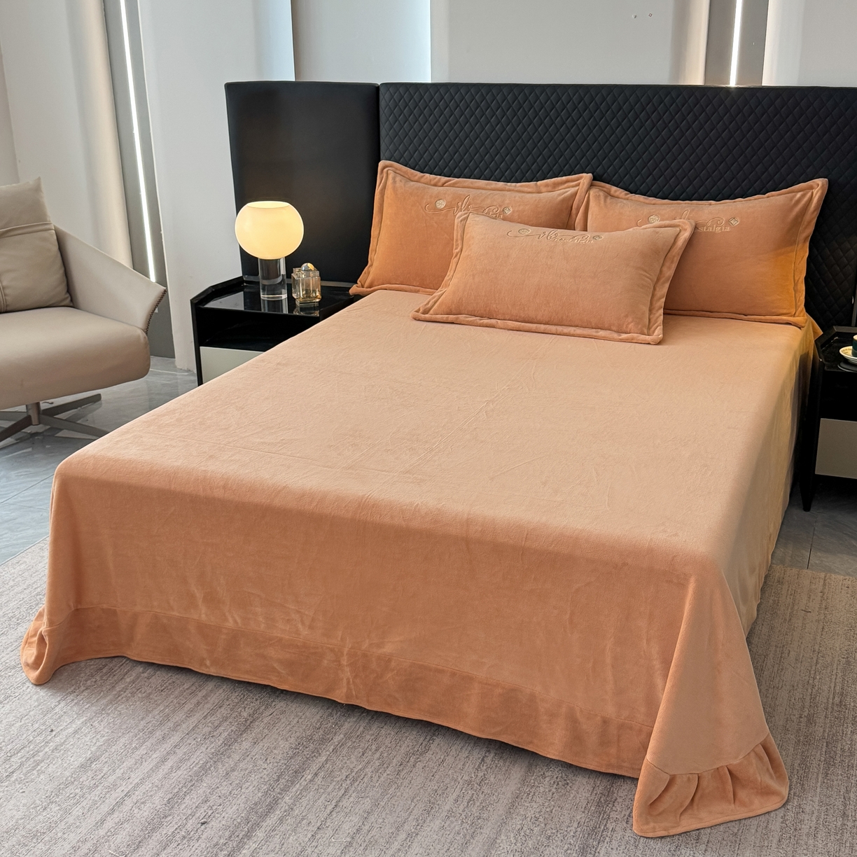 91家纺网 家纺一手货源 找家纺 慕克斯 2025直播新款高克重8.5斤纯色刺绣牛奶绒四件套 朝花夕拾-浅橘