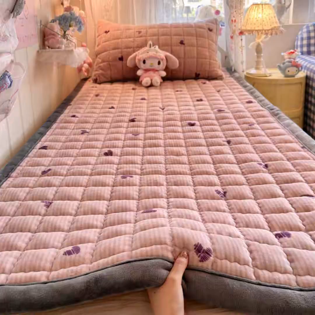 91家纺网 家纺一手货源 找家纺 （总）韩巢家纺 冬季高低床2025款牛奶绒水晶边床垫床护垫学生床褥子宿舍寝室床褥铺底
