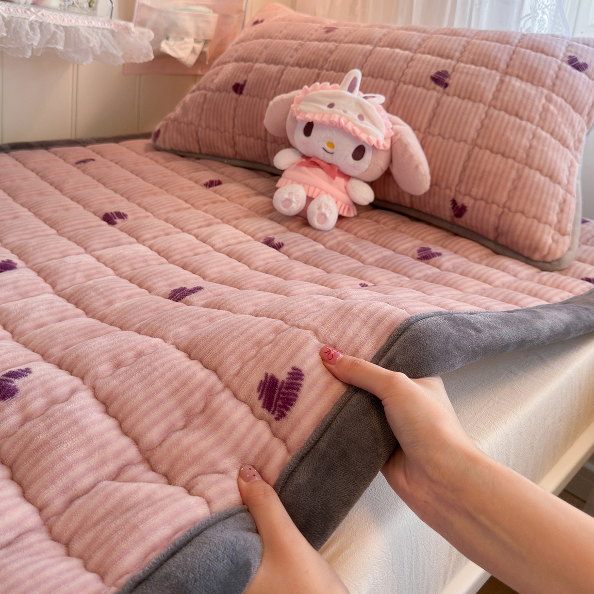 91家纺网 家纺一手货源 找家纺 （总）韩巢家纺 冬季高低床2025款牛奶绒水晶边床垫床护垫学生床褥子宿舍寝室床褥铺底