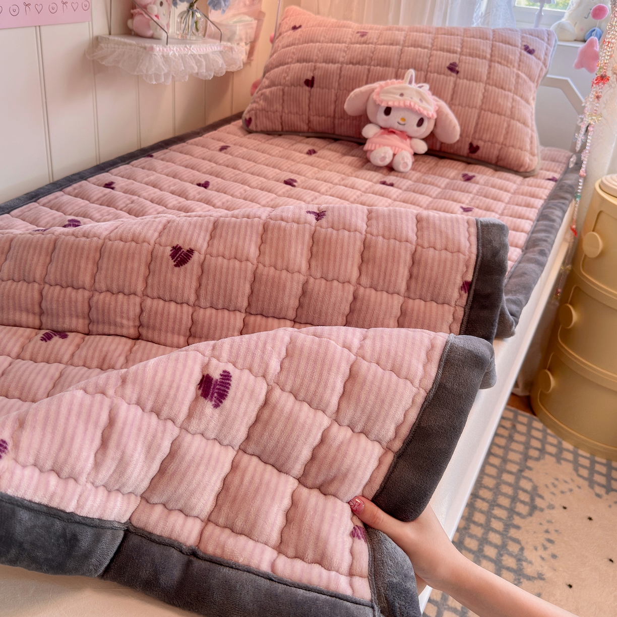 91家纺网 家纺一手货源 找家纺 （总）韩巢家纺 冬季高低床2025款牛奶绒水晶边床垫床护垫学生床褥子宿舍寝室床褥铺底