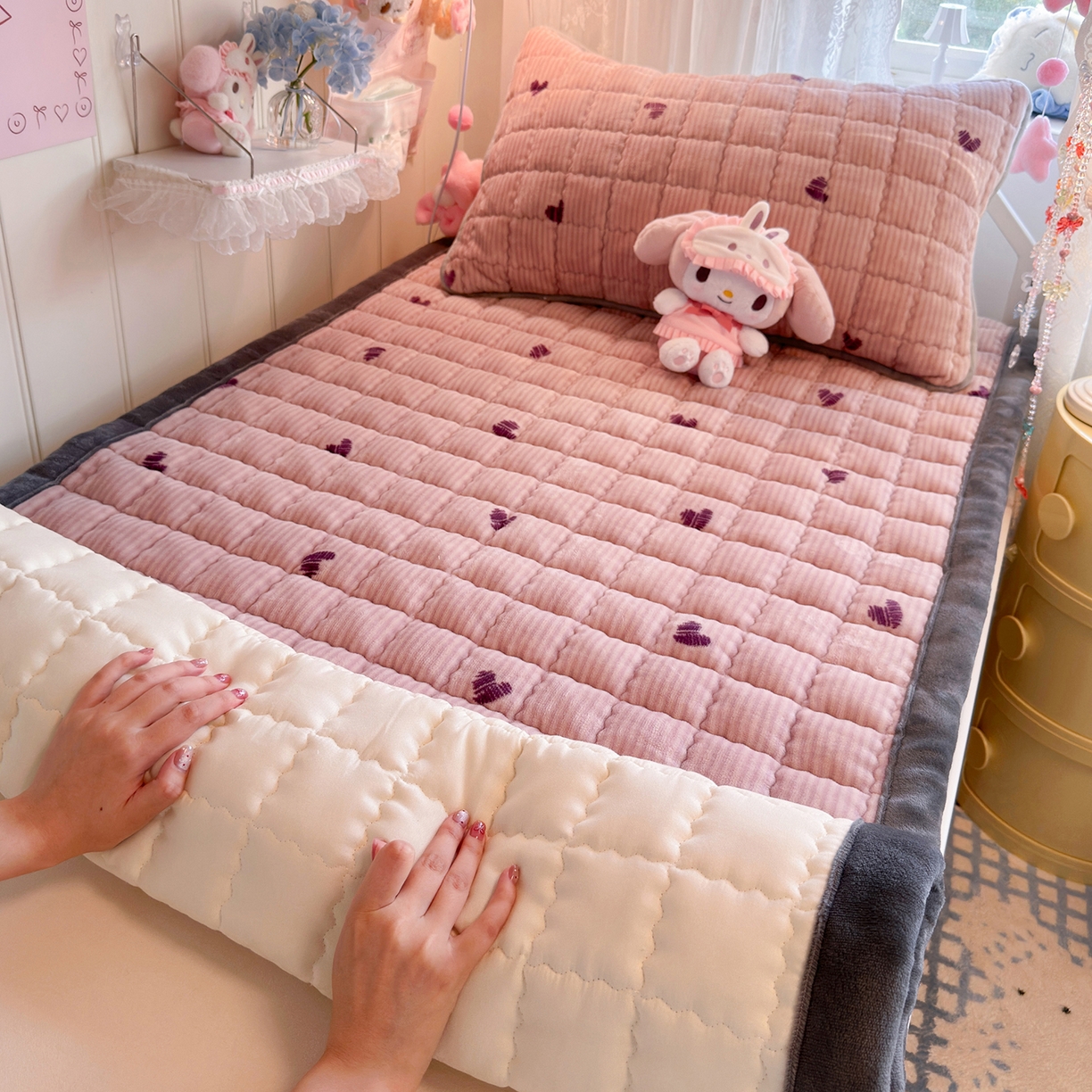 91家纺网 家纺一手货源 找家纺 （总）韩巢家纺 冬季高低床2025款牛奶绒水晶边床垫床护垫学生床褥子宿舍寝室床褥铺底
