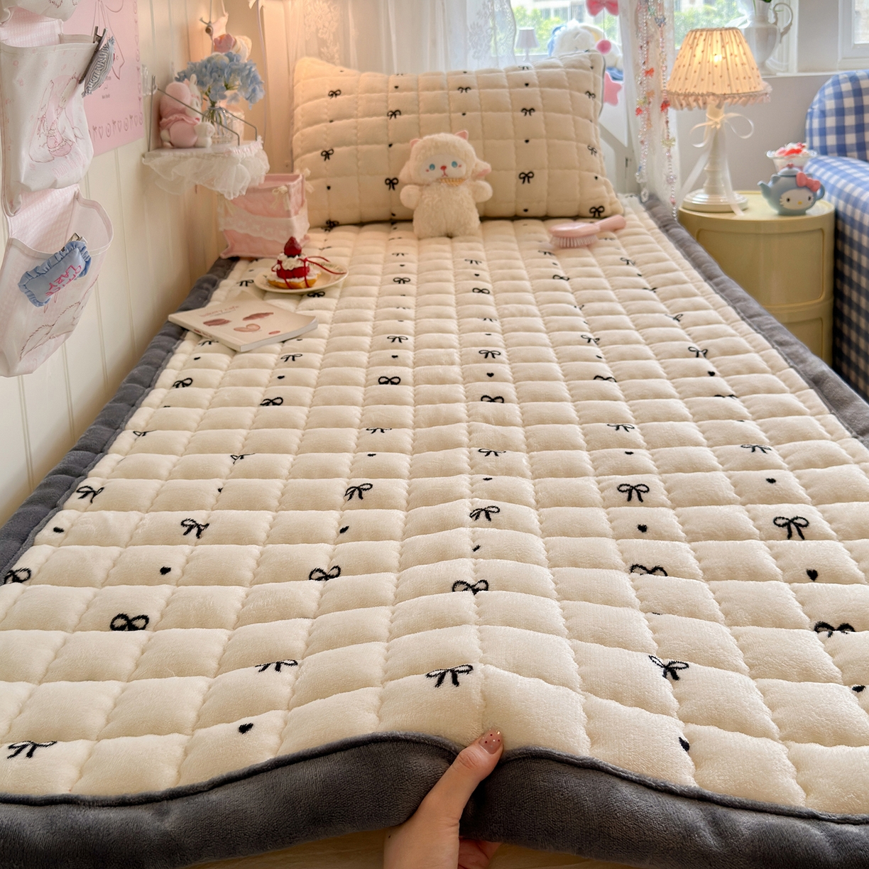 91家纺网 家纺一手货源 找家纺 （总）韩巢家纺 冬季高低床2025款牛奶绒水晶边床垫床护垫学生床褥子宿舍寝室床褥铺底