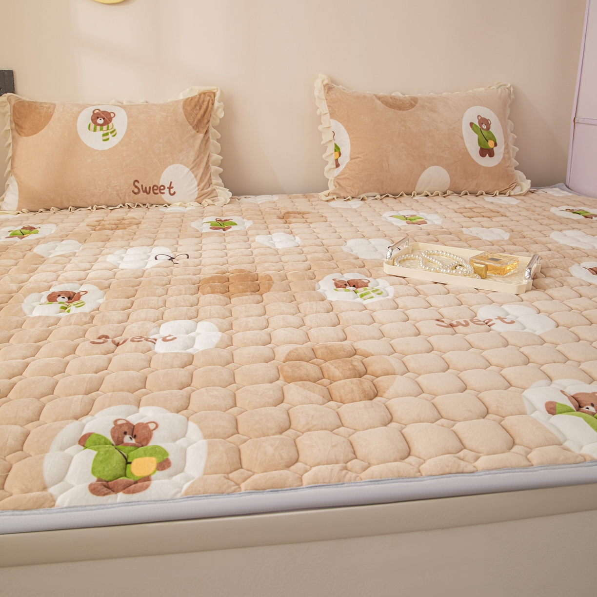 91家纺网 家纺一手货源 找家纺 手艺人家纺 2025新款宝宝绒新格子垫子 DT01