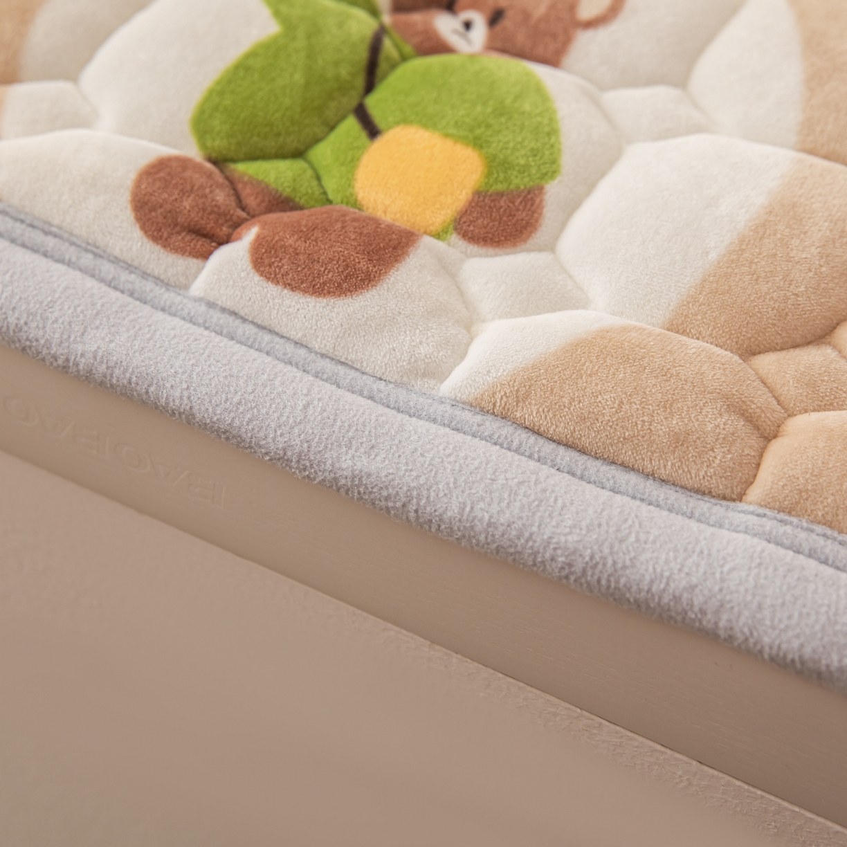 91家纺网 家纺一手货源 找家纺 手艺人家纺 2025新款宝宝绒新格子垫子 DT01