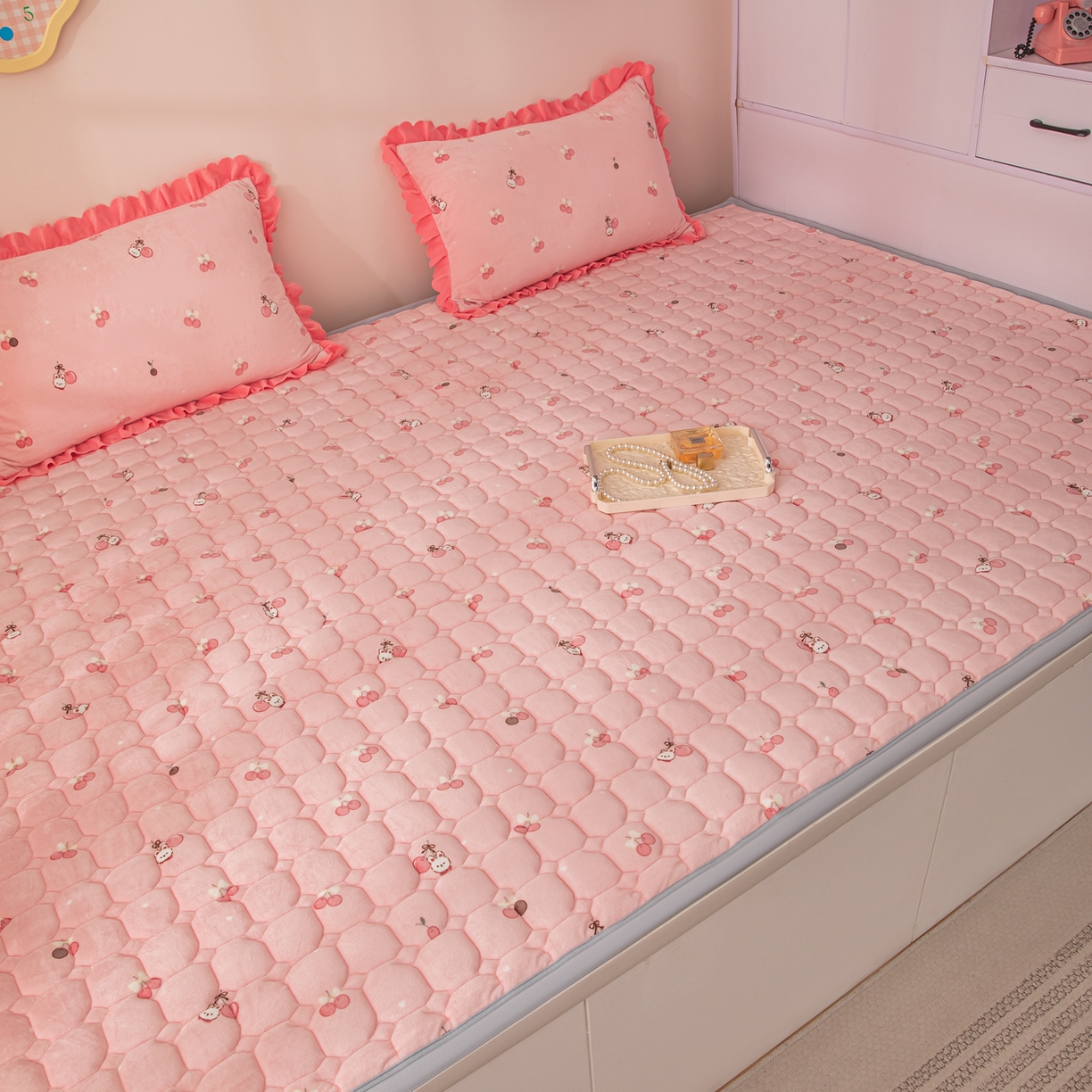 91家纺网 家纺一手货源 找家纺 手艺人家纺 2025新款宝宝绒新格子垫子 DT03