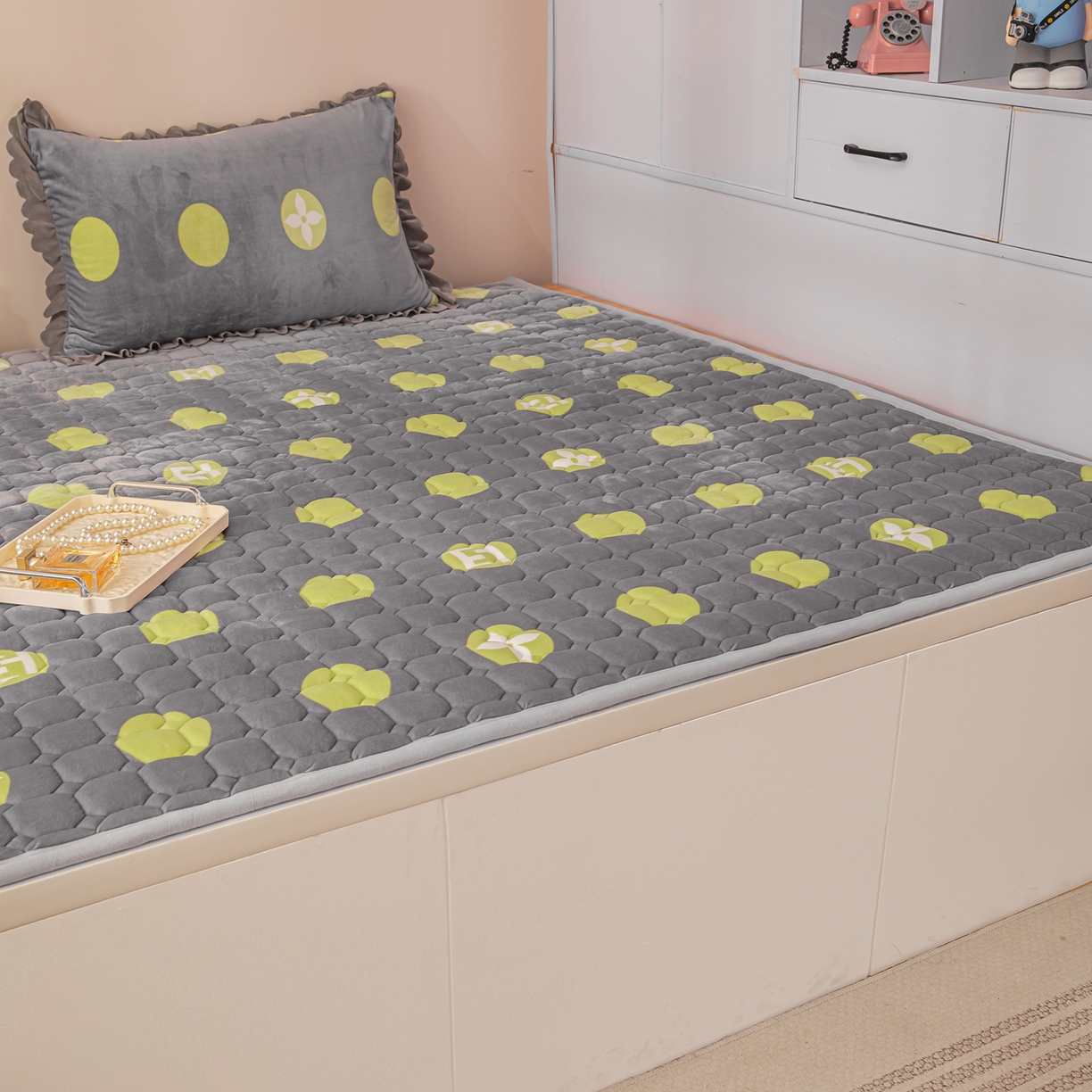 91家纺网 家纺一手货源 找家纺 手艺人家纺 2025新款宝宝绒新格子垫子 DT05