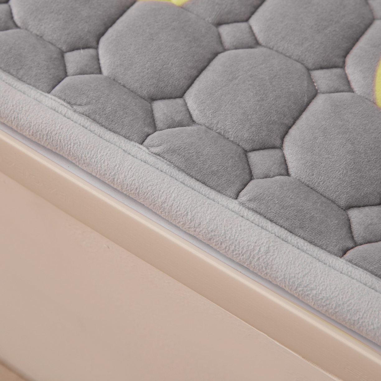 91家纺网 家纺一手货源 找家纺 手艺人家纺 2025新款宝宝绒新格子垫子 DT05