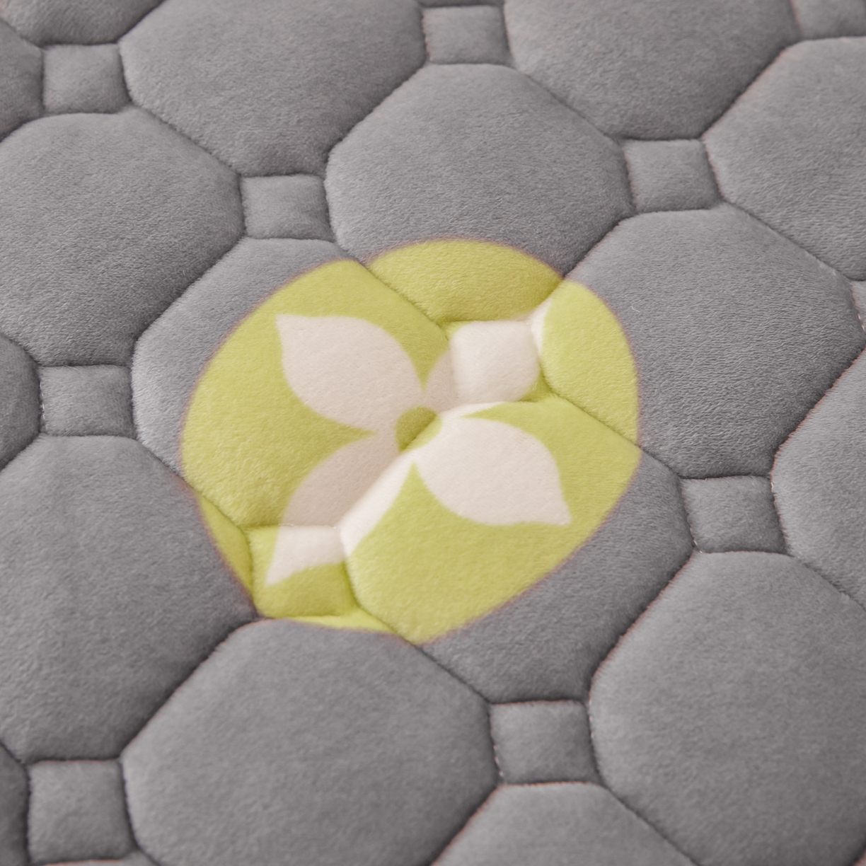 91家纺网 家纺一手货源 找家纺 手艺人家纺 2025新款宝宝绒新格子垫子 DT05