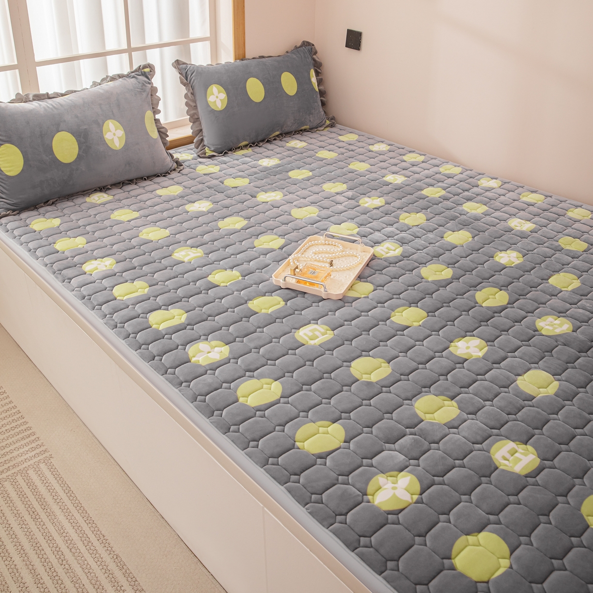 91家纺网 家纺一手货源 找家纺 手艺人家纺 2025新款宝宝绒新格子垫子 DT05