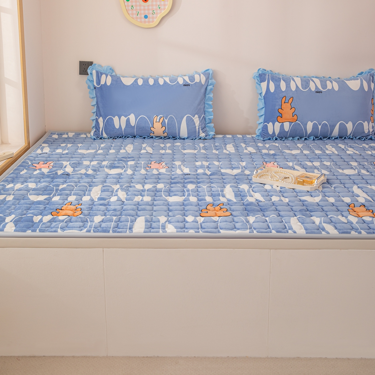 91家纺网 家纺一手货源 找家纺 手艺人家纺 2025新款宝宝绒新格子垫子 DT06