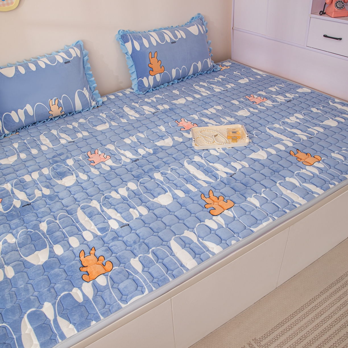 91家纺网 家纺一手货源 找家纺 手艺人家纺 2025新款宝宝绒新格子垫子 DT06