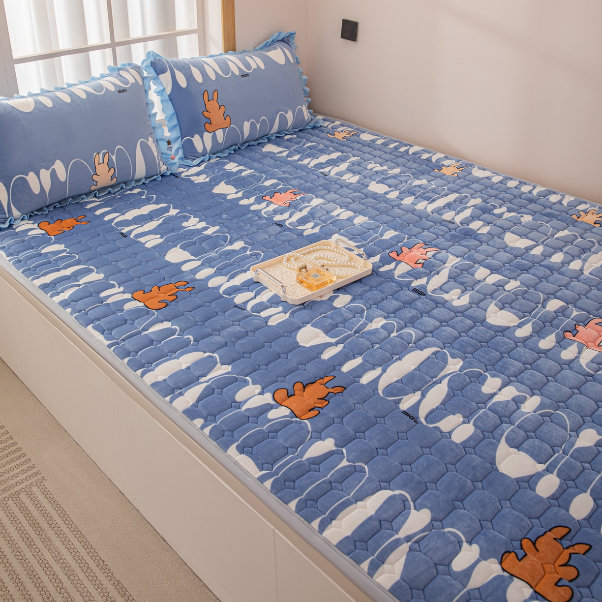 91家纺网 家纺一手货源 找家纺 手艺人家纺 2025新款宝宝绒新格子垫子 DT06