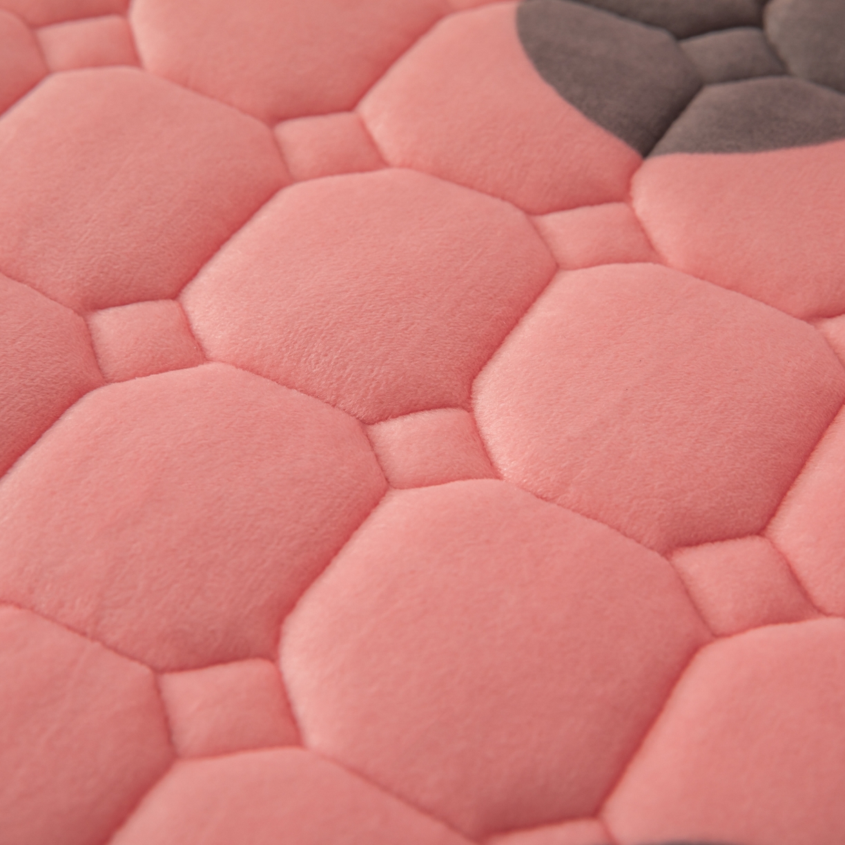 91家纺网 家纺一手货源 找家纺 手艺人家纺 2025新款宝宝绒新格子垫子 DT07