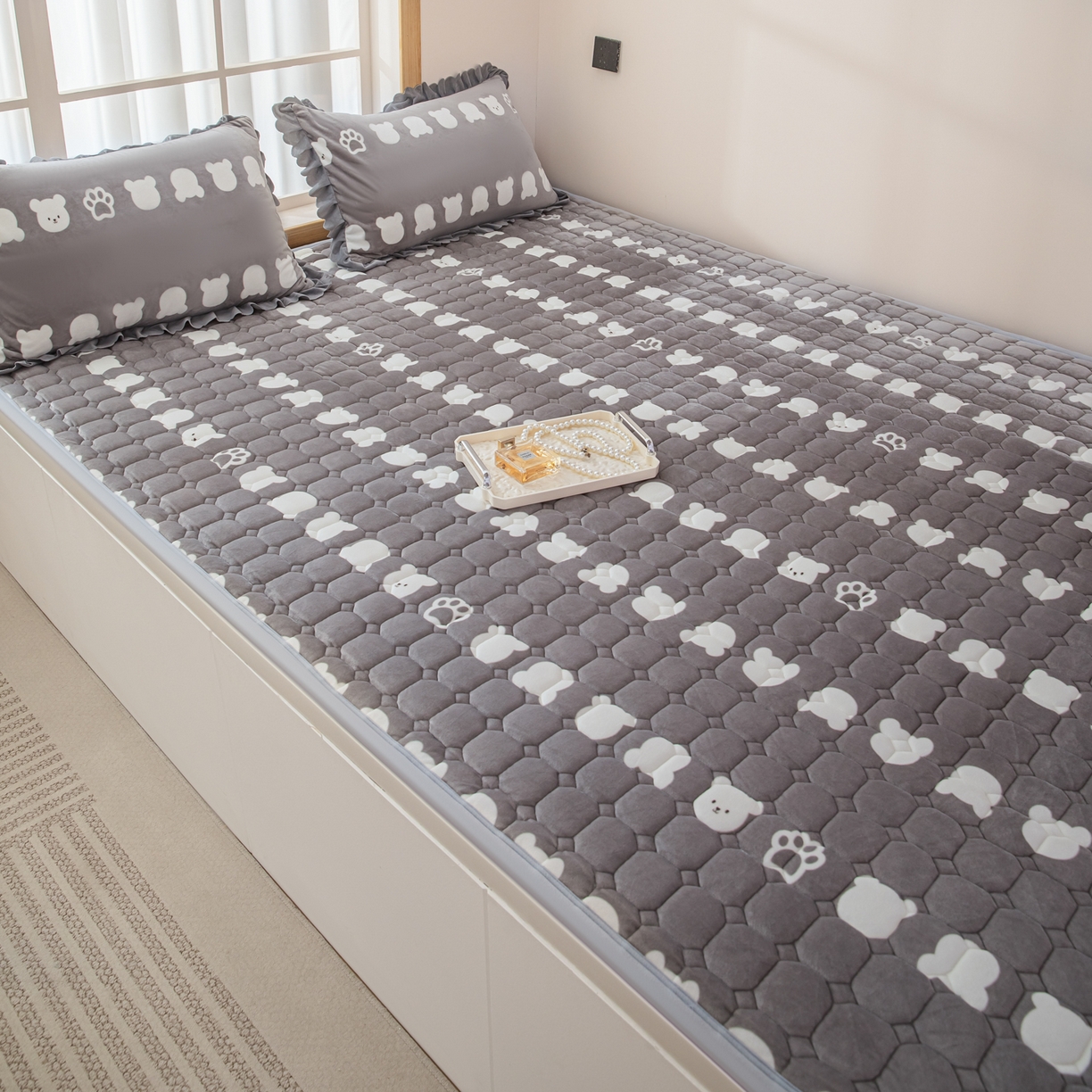 91家纺网 家纺一手货源 找家纺 手艺人家纺 2025新款宝宝绒新格子垫子 DT08