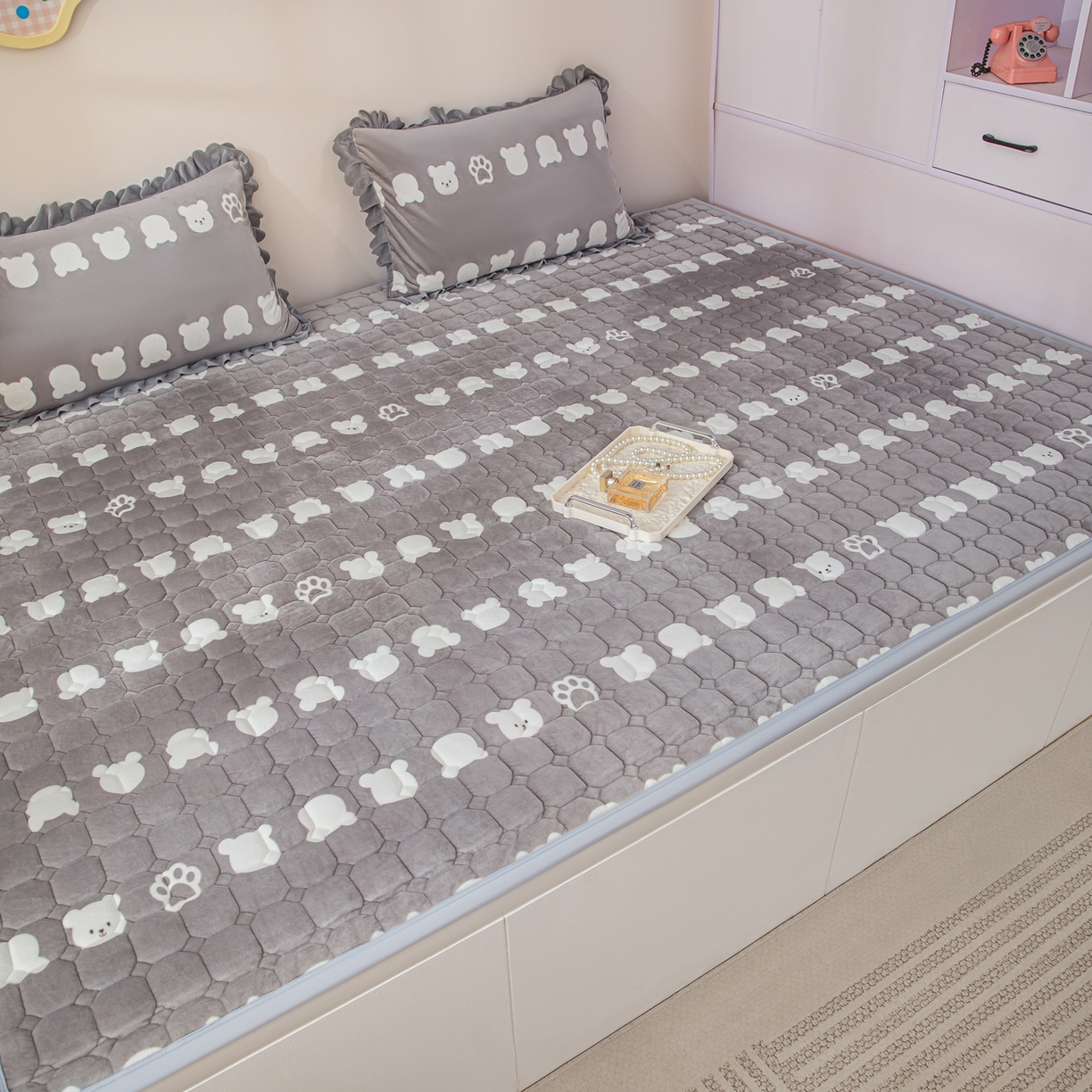 91家纺网 家纺一手货源 找家纺 手艺人家纺 2025新款宝宝绒新格子垫子 DT08