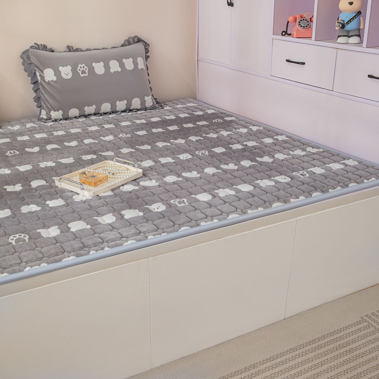 91家纺网 家纺一手货源 找家纺 手艺人家纺 2025新款宝宝绒新格子垫子 DT08