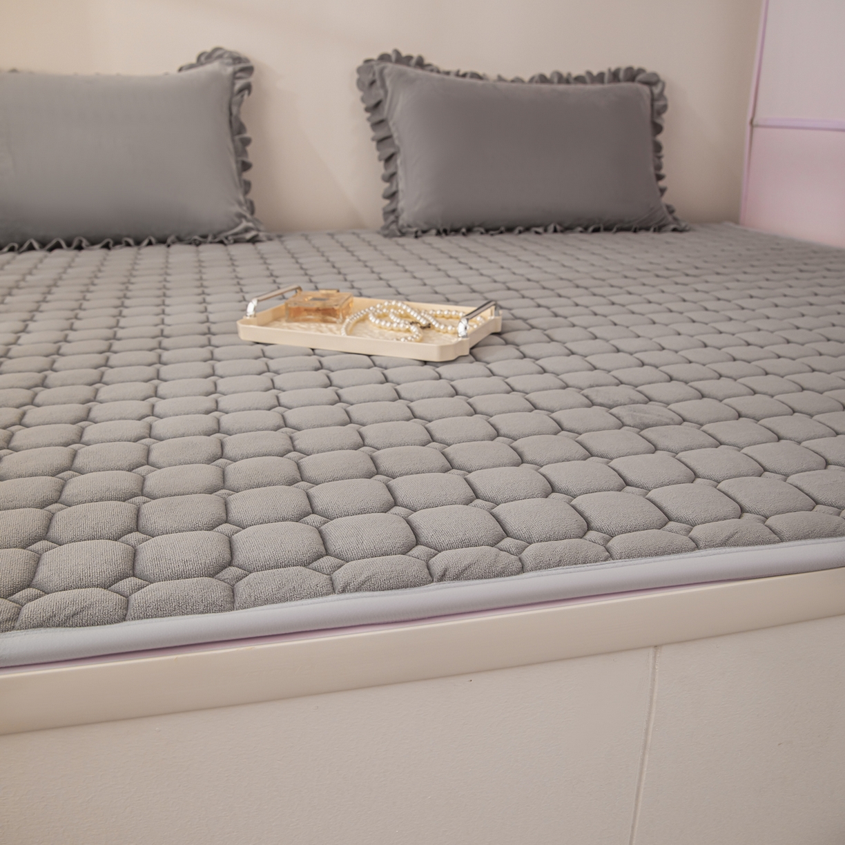 91家纺网 家纺一手货源 找家纺 手艺人家纺 2025新款宝宝绒新格子垫子 DT09