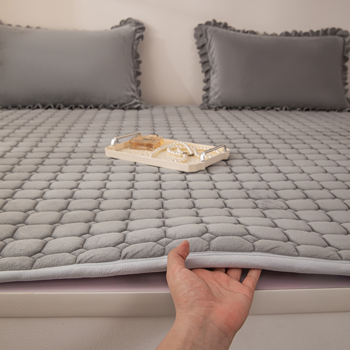 91家纺网 家纺一手货源 找家纺 手艺人家纺 2025新款宝宝绒新格子垫子 DT09