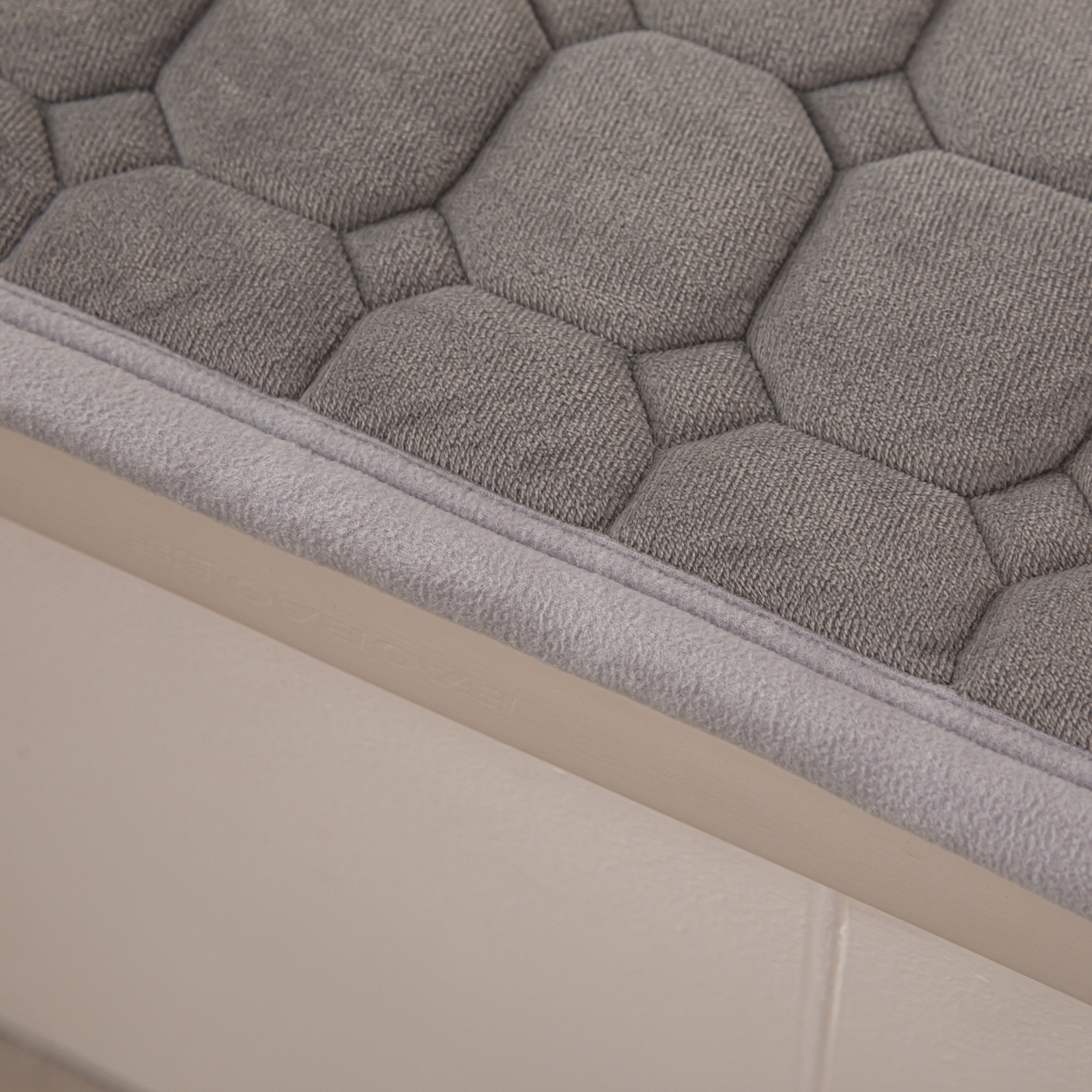 91家纺网 家纺一手货源 找家纺 手艺人家纺 2025新款宝宝绒新格子垫子 DT09