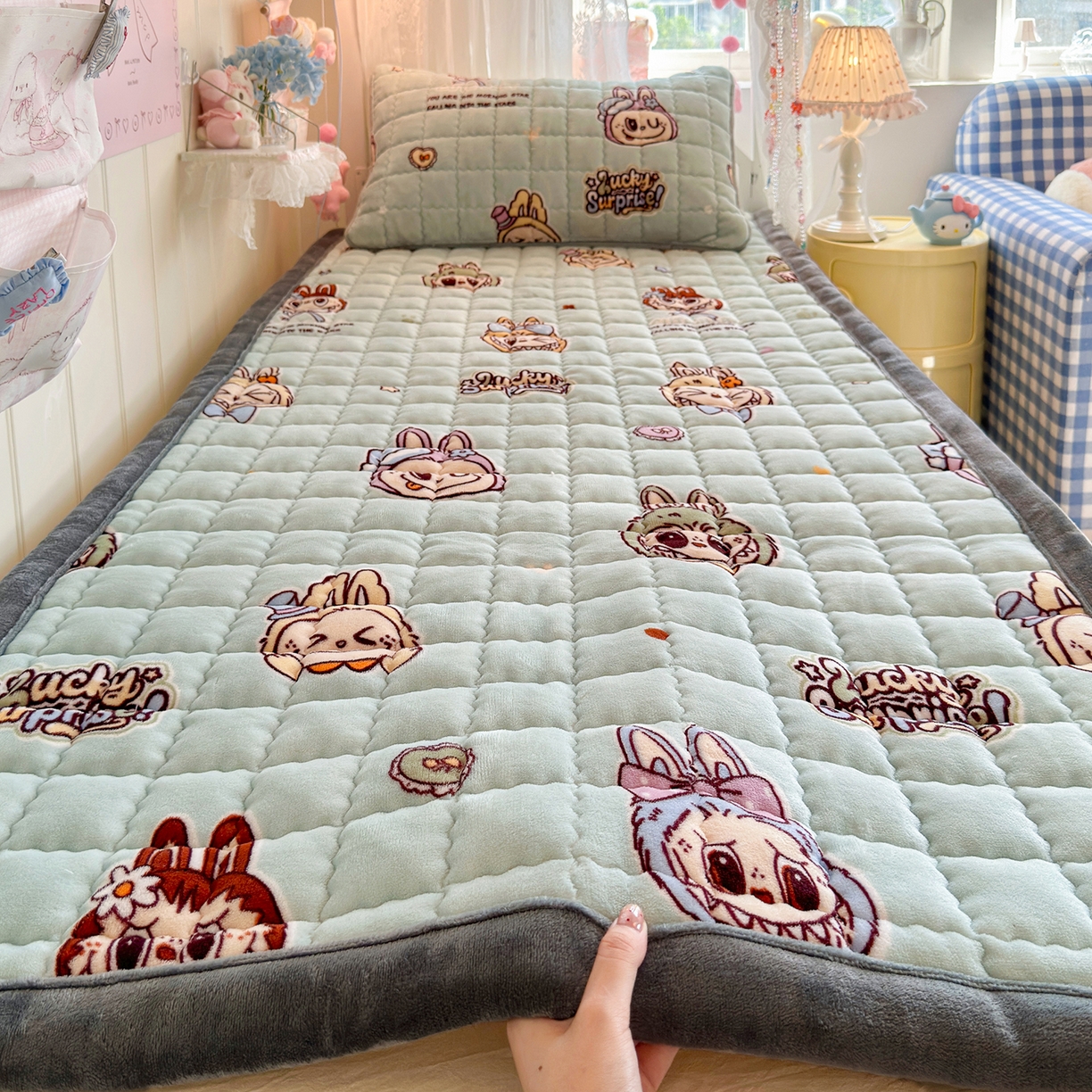 91家纺网 家纺一手货源 找家纺 （总）韩巢家纺 冬季高低床2025款牛奶绒水晶边床垫床护垫学生床褥子宿舍寝室床褥铺底