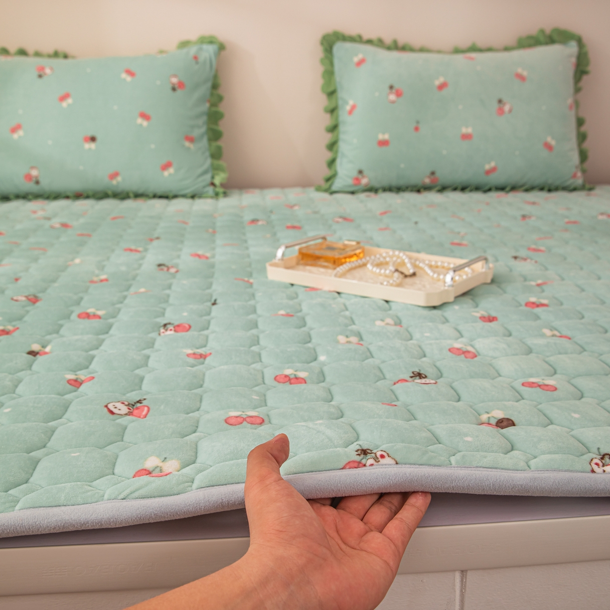 91家纺网 家纺一手货源 找家纺 手艺人家纺 2025新款宝宝绒新格子垫子 DT10