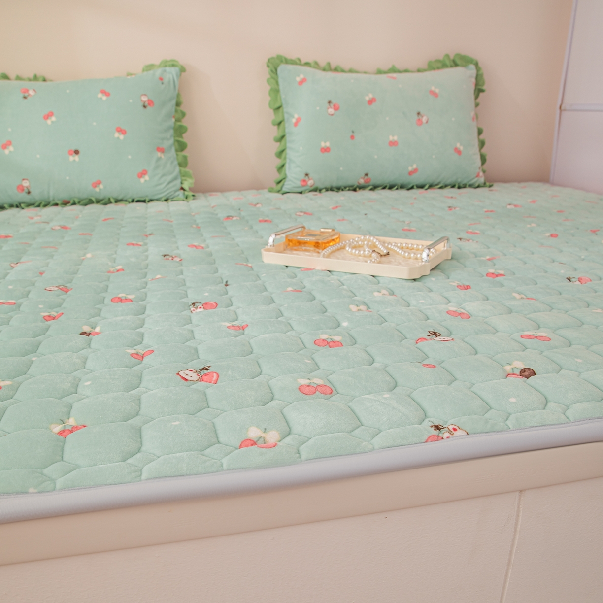 91家纺网 家纺一手货源 找家纺 手艺人家纺 2025新款宝宝绒新格子垫子 DT10