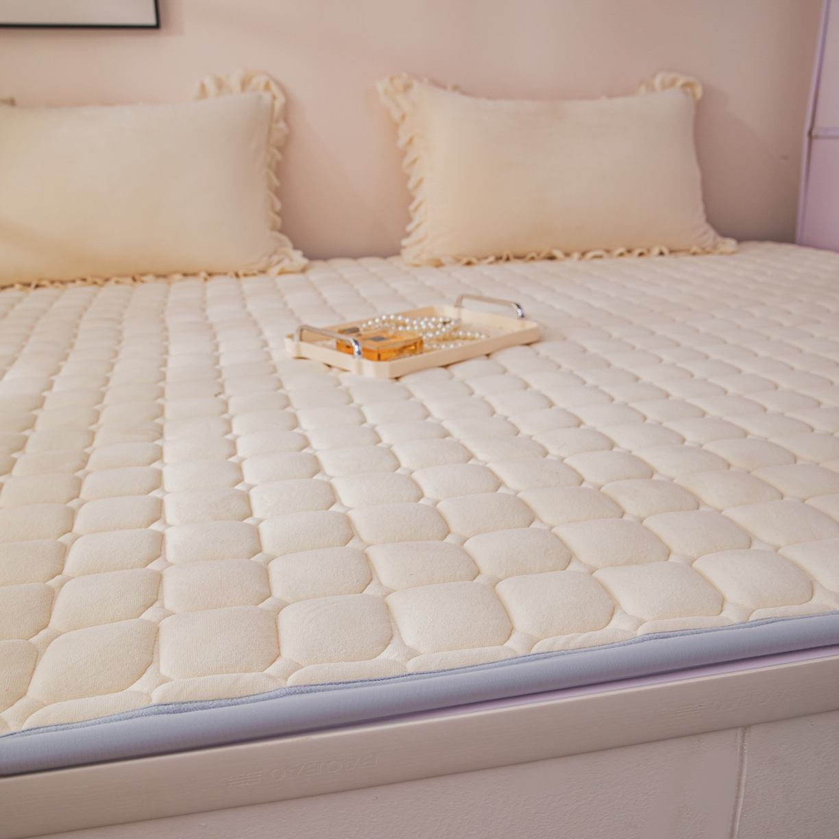 91家纺网 家纺一手货源 找家纺 手艺人家纺 2025新款宝宝绒新格子垫子 DT13