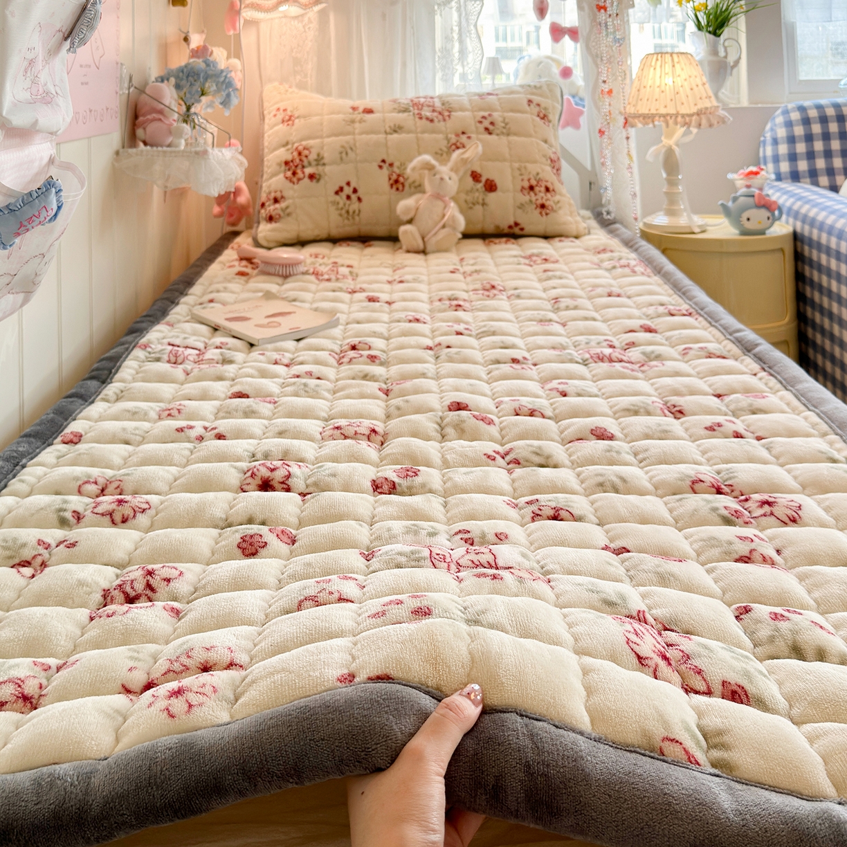 91家纺网 家纺一手货源 找家纺 （总）韩巢家纺 冬季高低床2025款牛奶绒水晶边床垫床护垫学生床褥子宿舍寝室床褥铺底