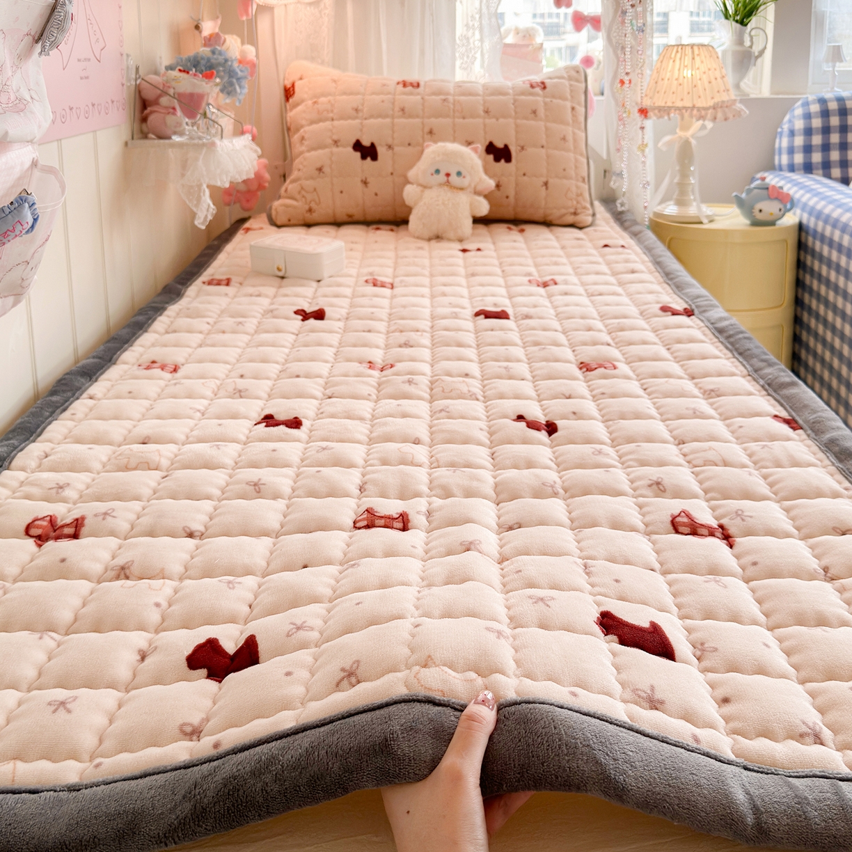 91家纺网 家纺一手货源 找家纺 （总）韩巢家纺 冬季高低床2025款牛奶绒水晶边床垫床护垫学生床褥子宿舍寝室床褥铺底