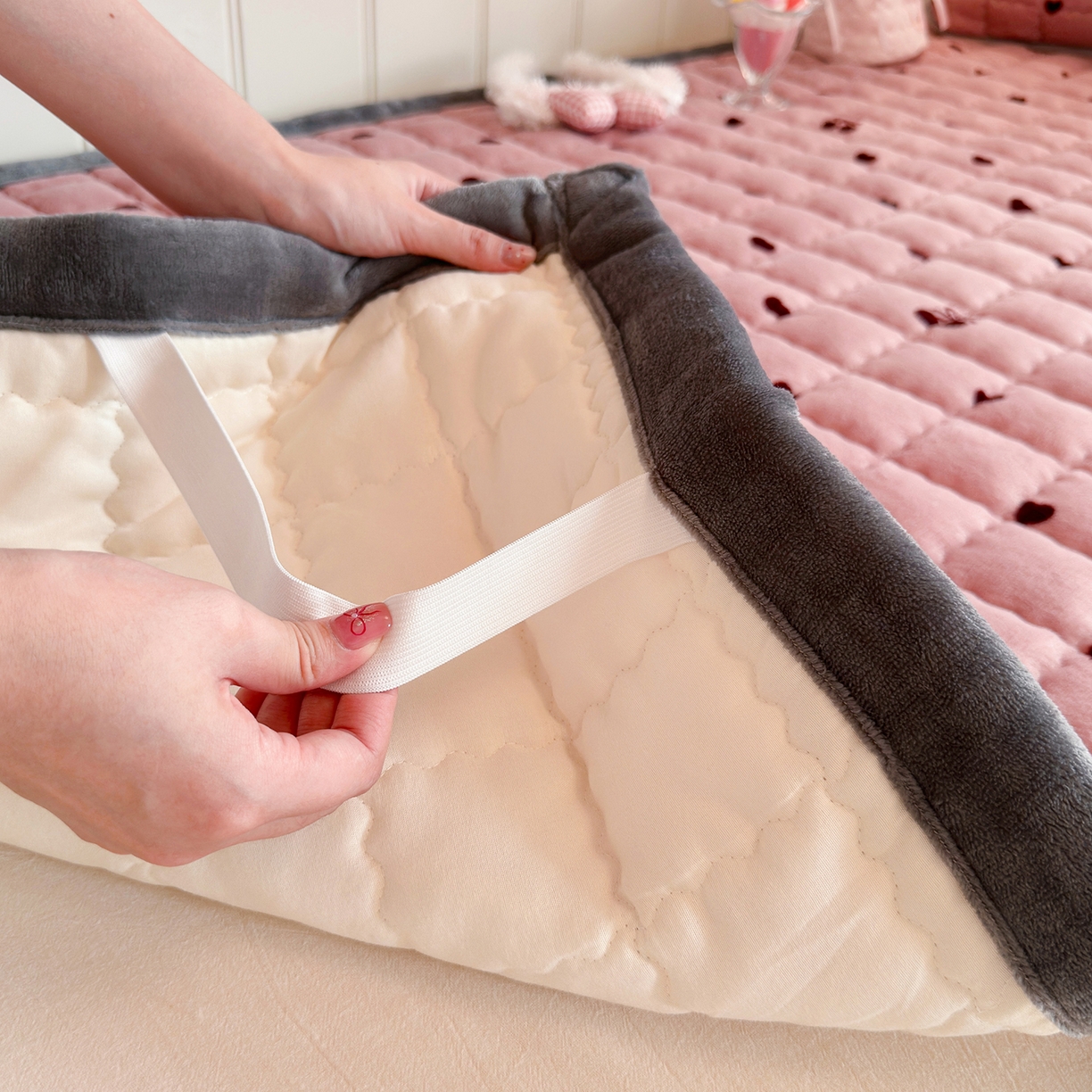 91家纺网 家纺一手货源 找家纺 韩巢家纺 冬季高低床2025款牛奶绒水晶边床垫床护垫学生床褥子宿舍寝室床褥铺底 水晶边-爱心樱桃