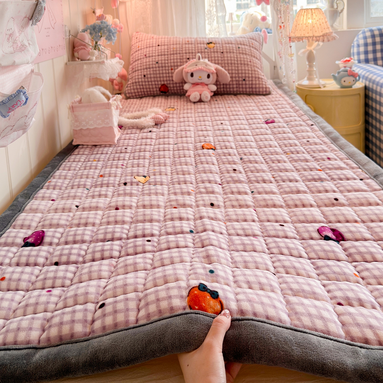 韩巢家纺 冬季高低床2025款牛奶绒水晶边床垫床护垫学生床褥子宿舍寝室床褥铺底 水晶边-彩色草莓