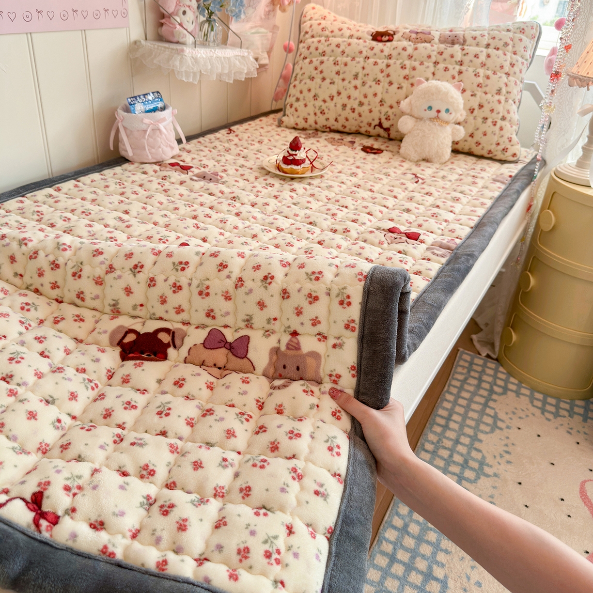 91家纺网 家纺一手货源 找家纺 韩巢家纺 冬季高低床2025款牛奶绒水晶边床垫床护垫学生床褥子宿舍寝室床褥铺底 水晶边-动物乐园