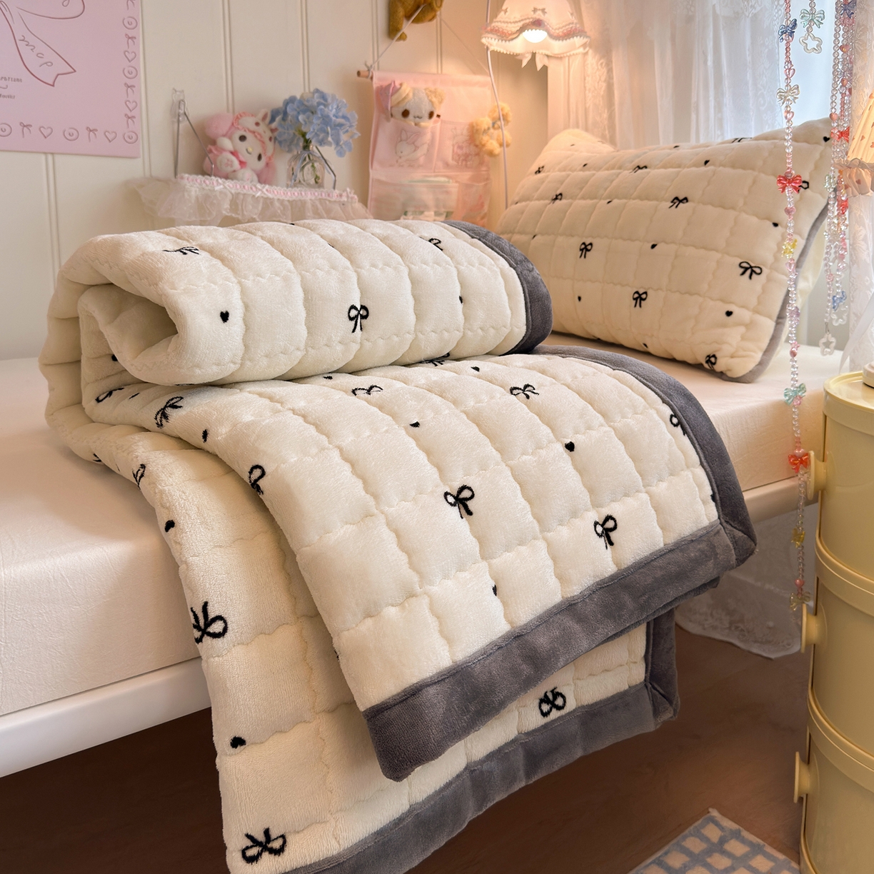 91家纺网 家纺一手货源 找家纺 韩巢家纺 冬季高低床2025款牛奶绒水晶边床垫床护垫学生床褥子宿舍寝室床褥铺底 水晶边-蝴蝶结