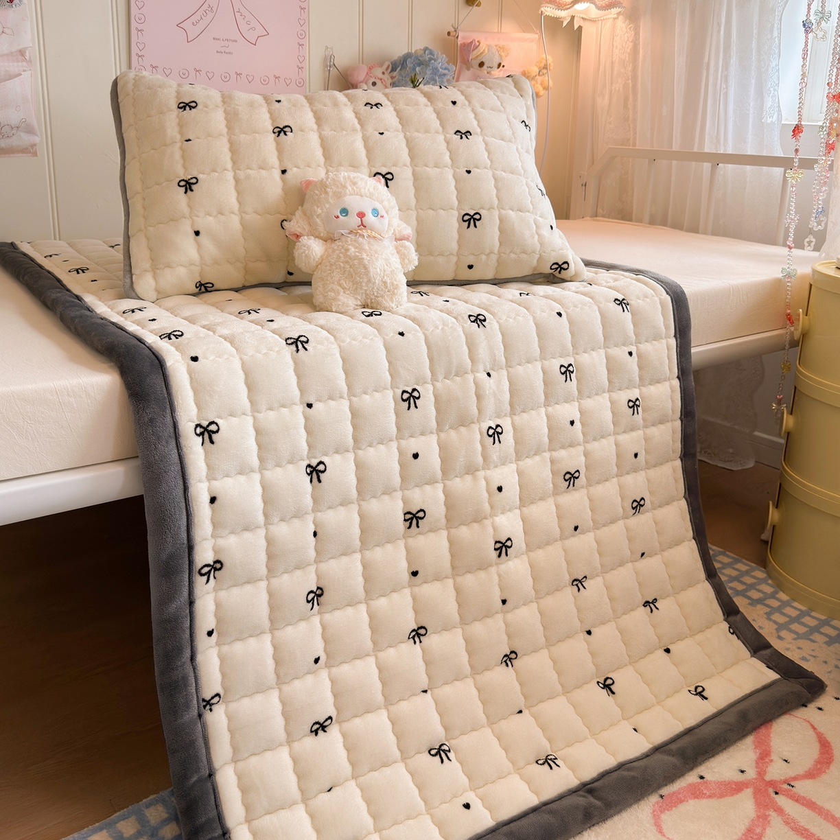 91家纺网 家纺一手货源 找家纺 韩巢家纺 冬季高低床2025款牛奶绒水晶边床垫床护垫学生床褥子宿舍寝室床褥铺底 水晶边-蝴蝶结