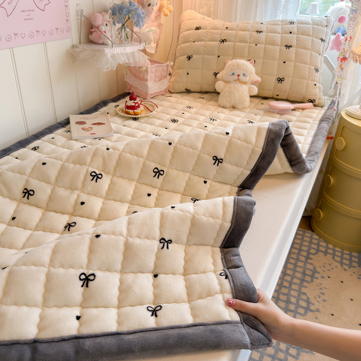 91家纺网 家纺一手货源 找家纺 韩巢家纺 冬季高低床2025款牛奶绒水晶边床垫床护垫学生床褥子宿舍寝室床褥铺底 水晶边-蝴蝶结