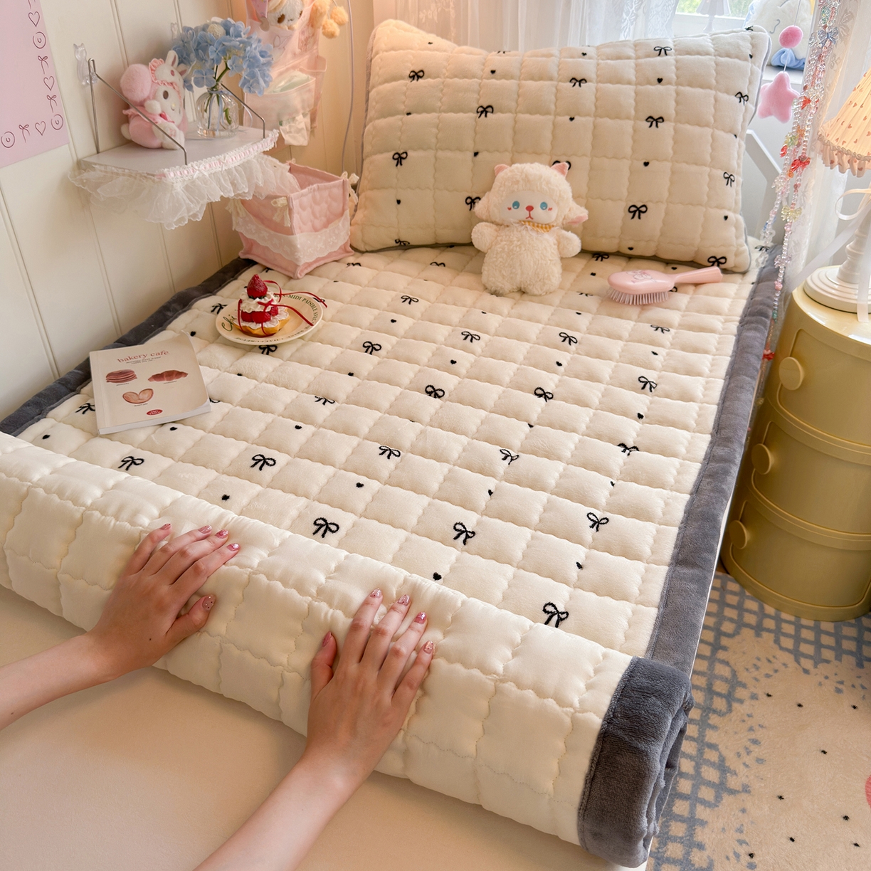 91家纺网 家纺一手货源 找家纺 韩巢家纺 冬季高低床2025款牛奶绒水晶边床垫床护垫学生床褥子宿舍寝室床褥铺底 水晶边-蝴蝶结