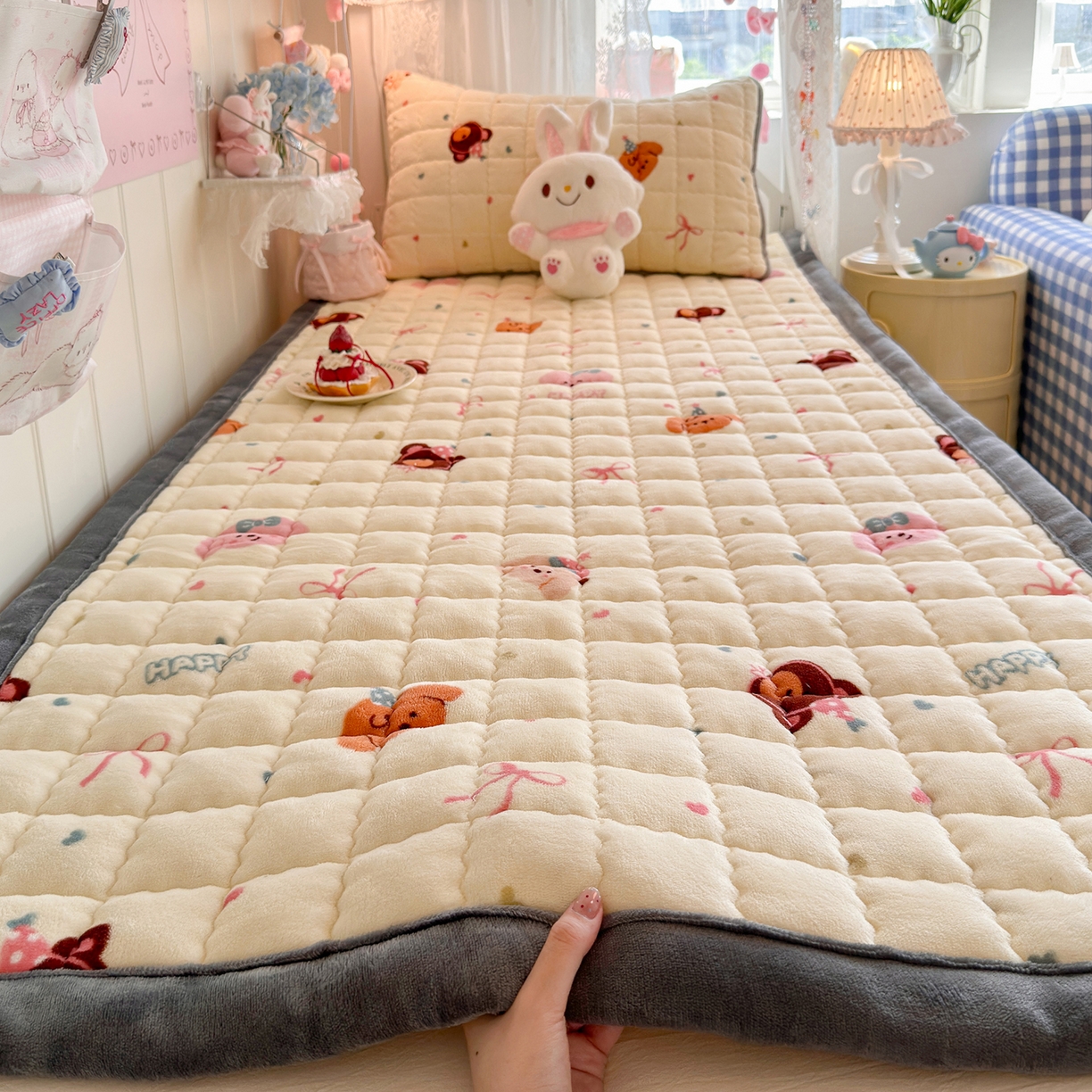 韩巢家纺 冬季高低床2025款牛奶绒水晶边床垫床护垫学生床褥子宿舍寝室床褥铺底 水晶边-快乐心情