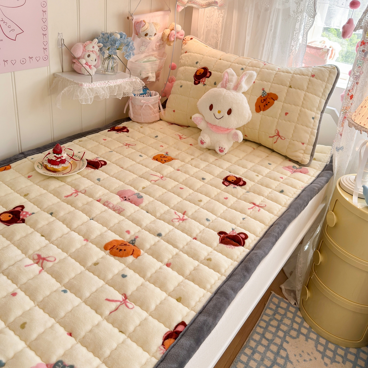 91家纺网 家纺一手货源 找家纺 韩巢家纺 冬季高低床2025款牛奶绒水晶边床垫床护垫学生床褥子宿舍寝室床褥铺底 水晶边-快乐心情