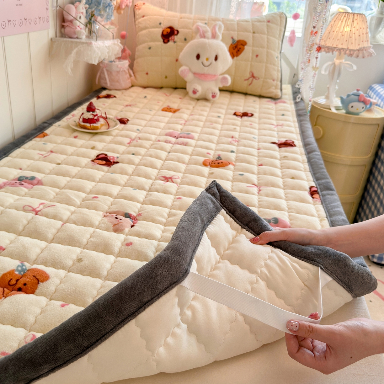 91家纺网 家纺一手货源 找家纺 韩巢家纺 冬季高低床2025款牛奶绒水晶边床垫床护垫学生床褥子宿舍寝室床褥铺底 水晶边-快乐心情