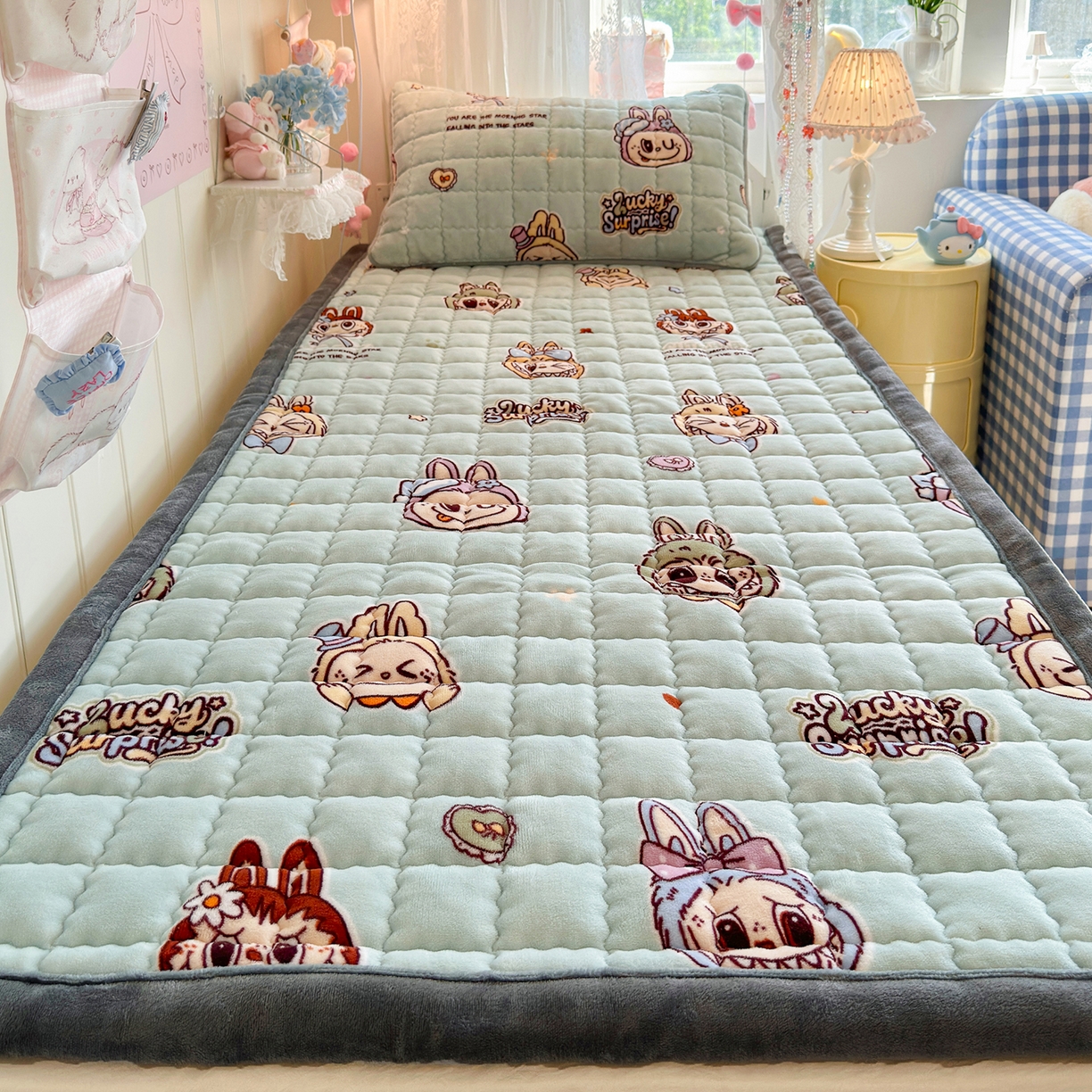 91家纺网 家纺一手货源 找家纺 韩巢家纺 冬季高低床2025款牛奶绒水晶边床垫床护垫学生床褥子宿舍寝室床褥铺底 水晶边-拉布布