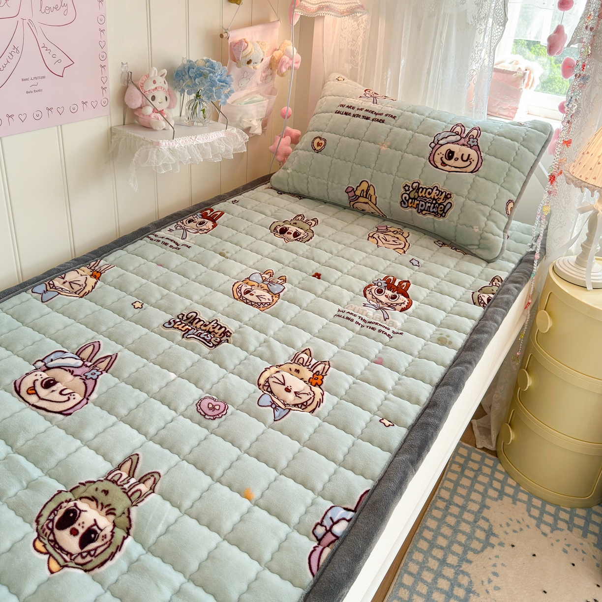 91家纺网 家纺一手货源 找家纺 韩巢家纺 冬季高低床2025款牛奶绒水晶边床垫床护垫学生床褥子宿舍寝室床褥铺底 水晶边-拉布布