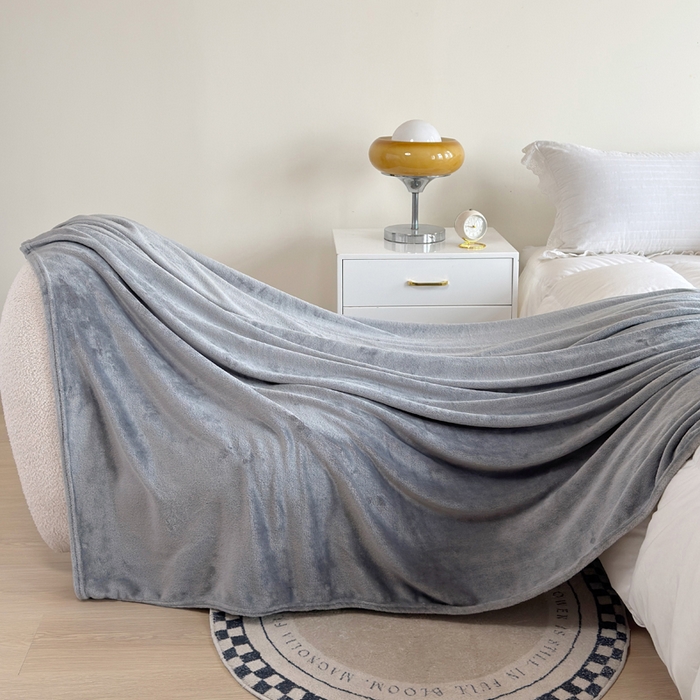 91家纺网 家纺一手货源 找家纺 卡琪曼 2025新款素色法兰绒毛毯毯子 素色法兰绒（高级灰）