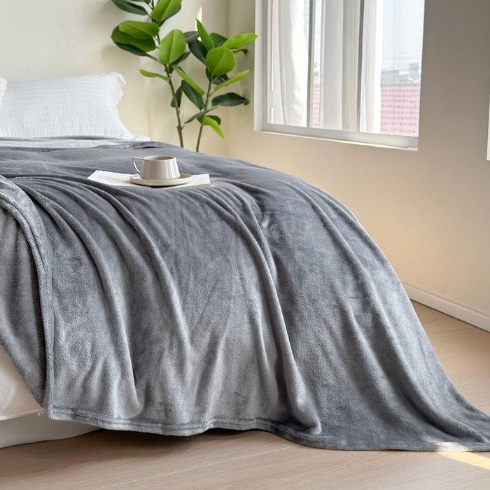 91家纺网 家纺一手货源 找家纺 卡琪曼 2025新款素色法兰绒毛毯毯子 素色法兰绒（高级灰）