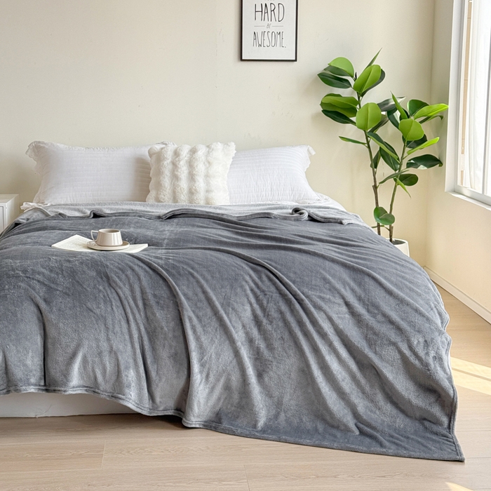 91家纺网 家纺一手货源 找家纺 卡琪曼 2025新款素色法兰绒毛毯毯子 素色法兰绒（高级灰）