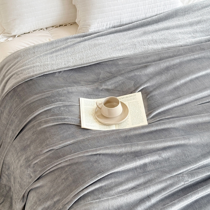 91家纺网 家纺一手货源 找家纺 卡琪曼 2025新款素色法兰绒毛毯毯子 素色法兰绒（高级灰）