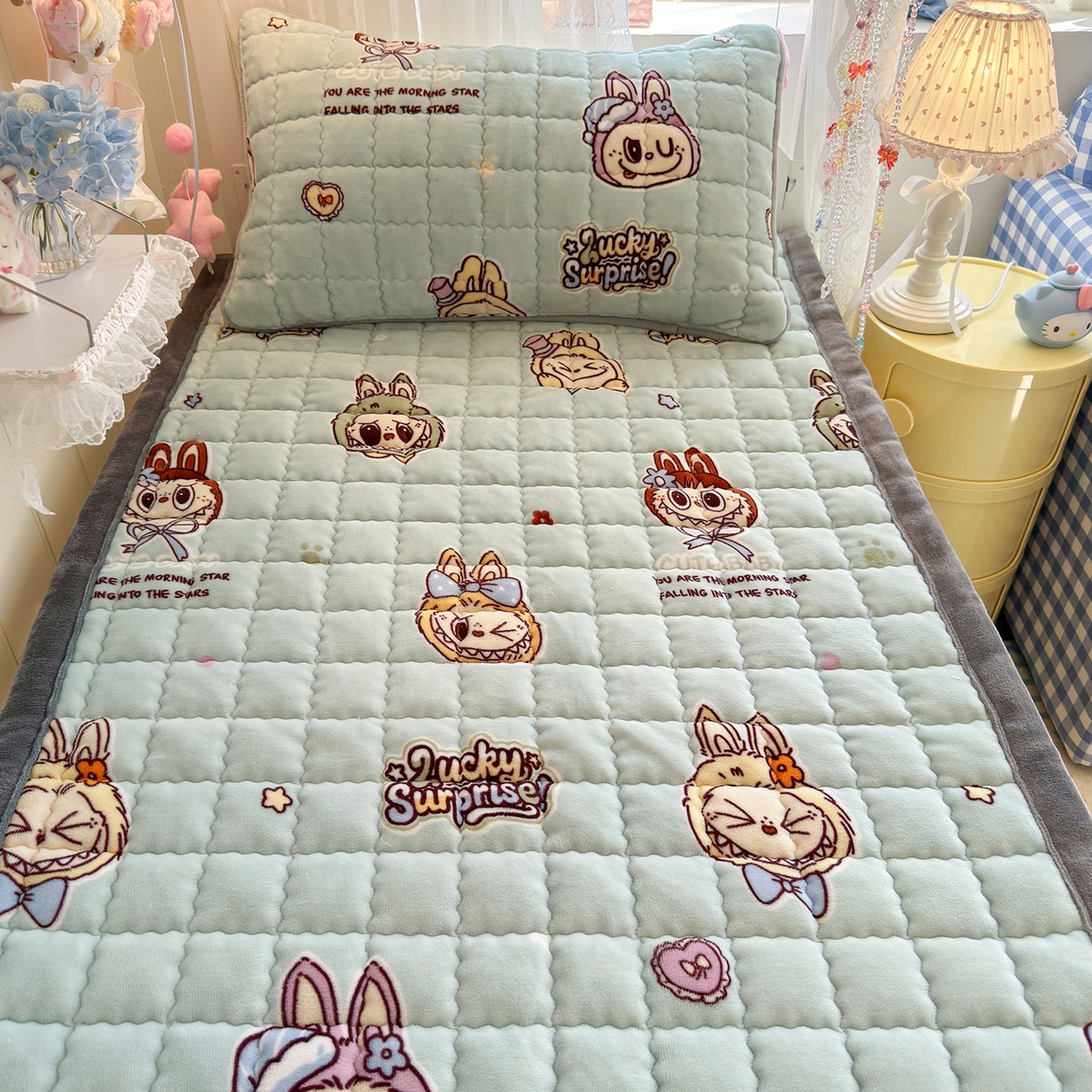 91家纺网 家纺一手货源 找家纺 韩巢家纺 冬季高低床2025款牛奶绒水晶边床垫床护垫学生床褥子宿舍寝室床褥铺底 水晶边-拉布布