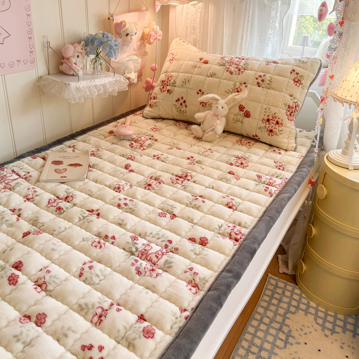 91家纺网 家纺一手货源 找家纺 韩巢家纺 冬季高低床2025款牛奶绒水晶边床垫床护垫学生床褥子宿舍寝室床褥铺底 水晶边-两小无猜