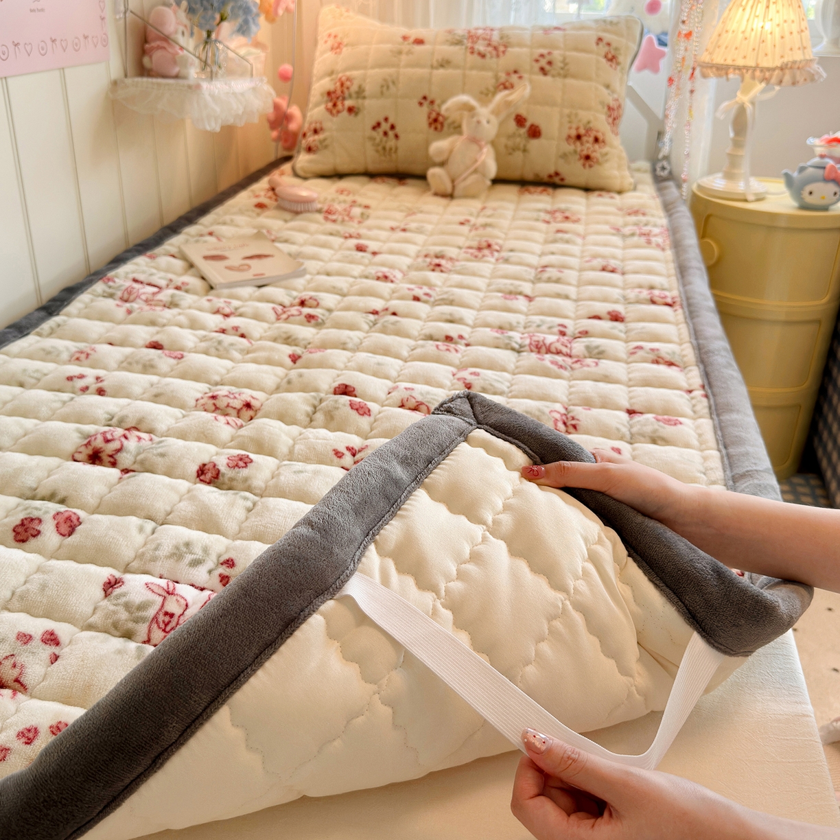 91家纺网 家纺一手货源 找家纺 韩巢家纺 冬季高低床2025款牛奶绒水晶边床垫床护垫学生床褥子宿舍寝室床褥铺底 水晶边-两小无猜