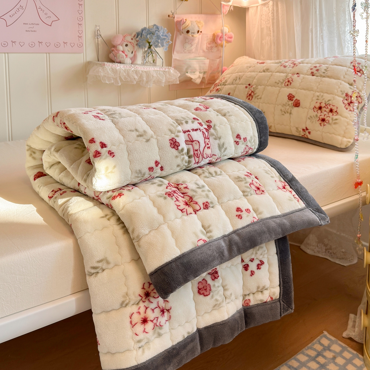 91家纺网 家纺一手货源 找家纺 韩巢家纺 冬季高低床2025款牛奶绒水晶边床垫床护垫学生床褥子宿舍寝室床褥铺底 水晶边-两小无猜