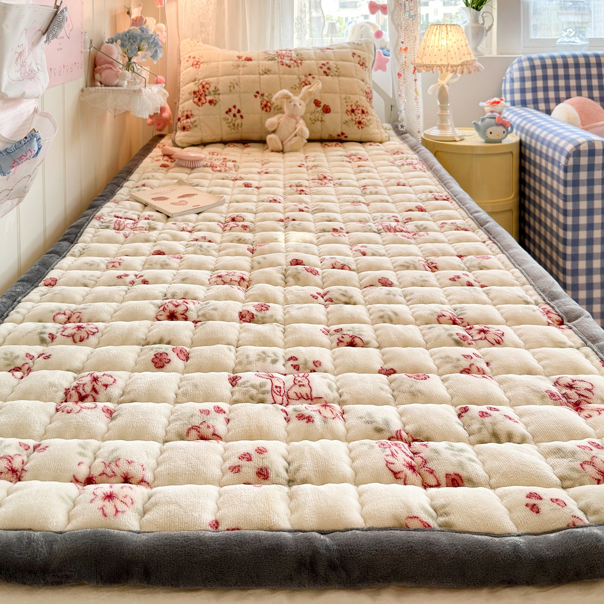 91家纺网 家纺一手货源 找家纺 韩巢家纺 冬季高低床2025款牛奶绒水晶边床垫床护垫学生床褥子宿舍寝室床褥铺底 水晶边-两小无猜